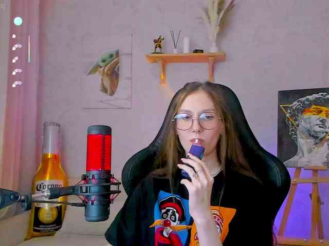 KiraRumGirl webcam