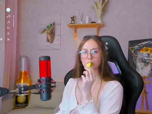 KiraRumGirl webcam