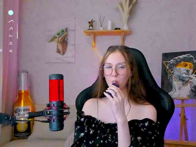 KiraRumGirl webcam