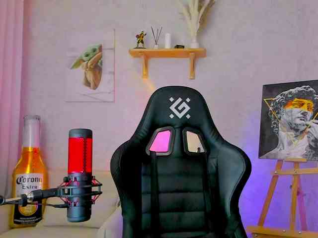 KiraRumGirl webcam