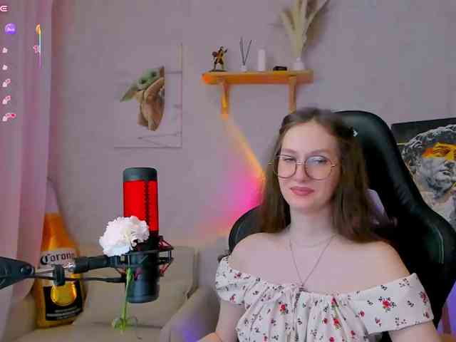 -Lovely's webcam live show