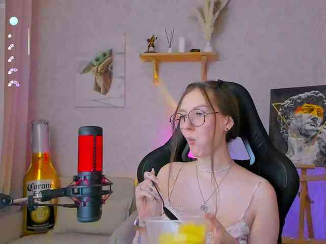 KiraRumGirl webcam