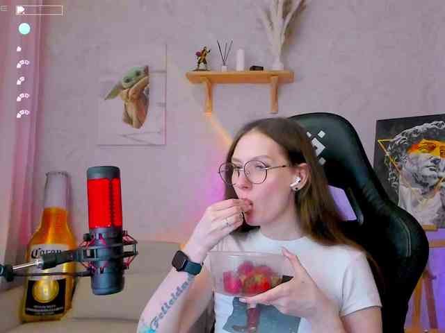 KiraRumGirl webcam