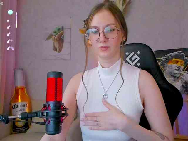 KiraRumGirl webcam