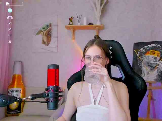 KiraRumGirl webcam