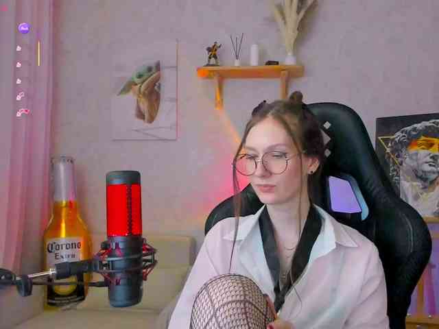 KiraRumGirl webcam