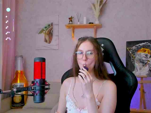 KiraRumGirl webcam