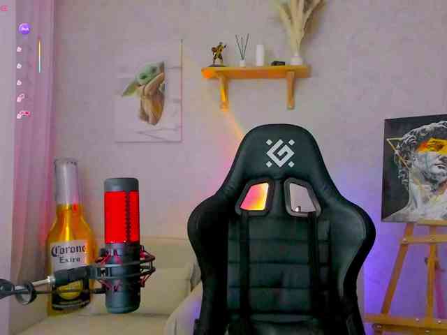 KiraRumGirl webcam