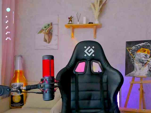 KiraRumGirl webcam