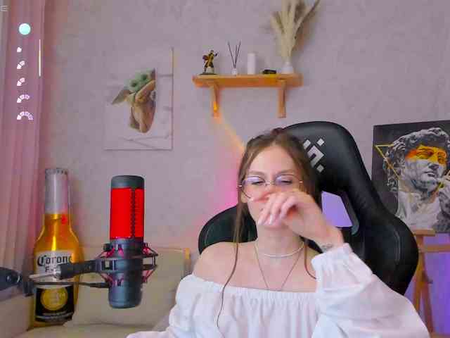 KiraRumGirl webcam