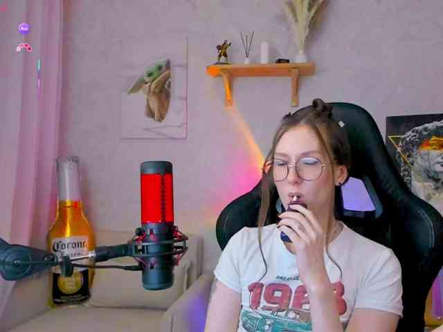 KiraRumGirl webcam