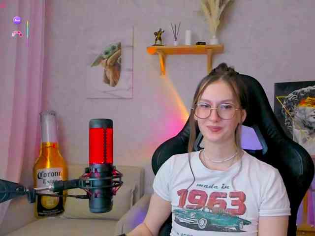 KiraRumGirl webcam