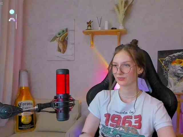 KiraRumGirl webcam