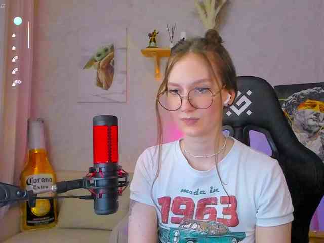 KiraRumGirl webcam