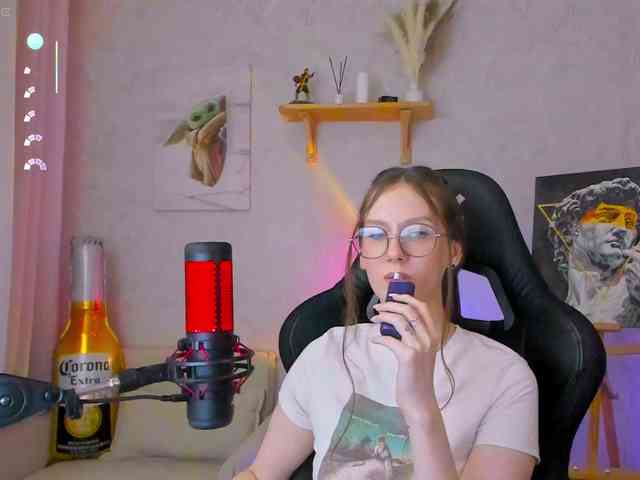 KiraRumGirl webcam