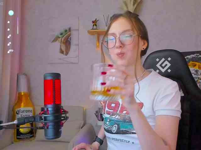 KiraRumGirl webcam
