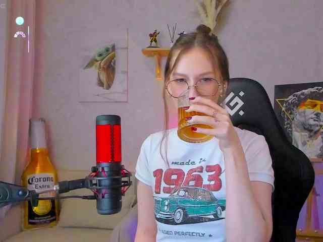 KiraRumGirl webcam