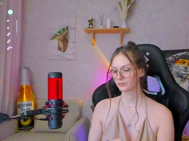 KiraRumGirl webcam