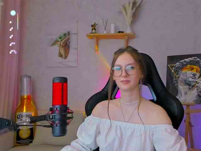 KiraRumGirl webcam