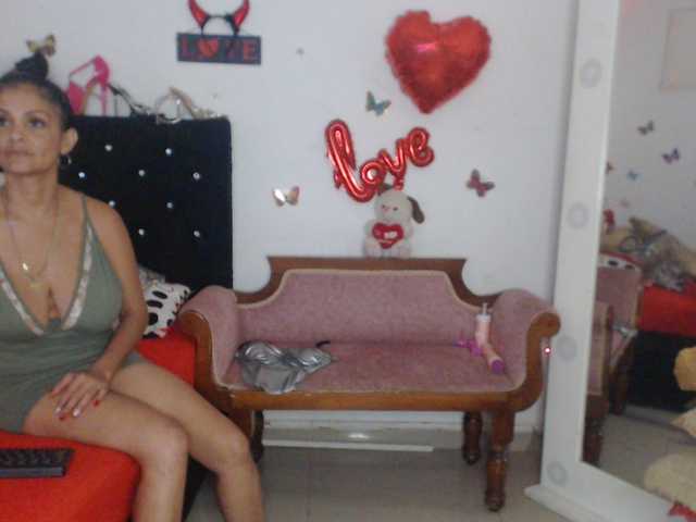 flacapaola11 live cam on BongaCams
