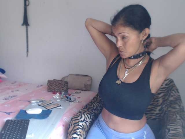 flacapaola11, en directo ahora en BongaCams
