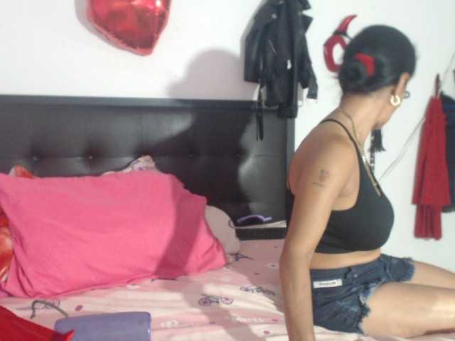 flacapaola11 live cam on UnifiedCams
