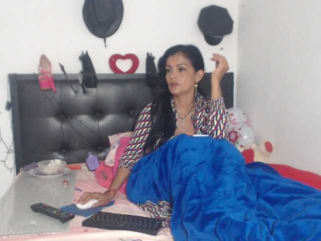 flacapaola11 live cam on BongaCams