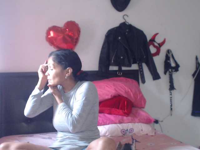 flacapaola11 live cam on UnifiedCams