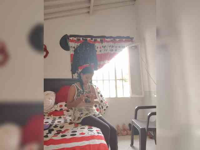 flacapaola11 Live Webcam on BongaCams