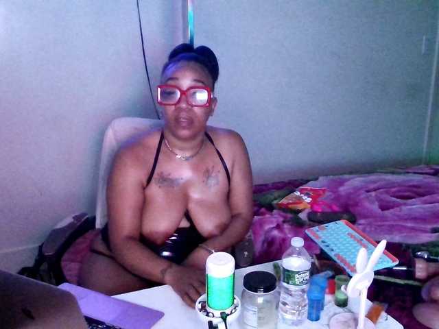 Yasminepretty live cam on BongaCams