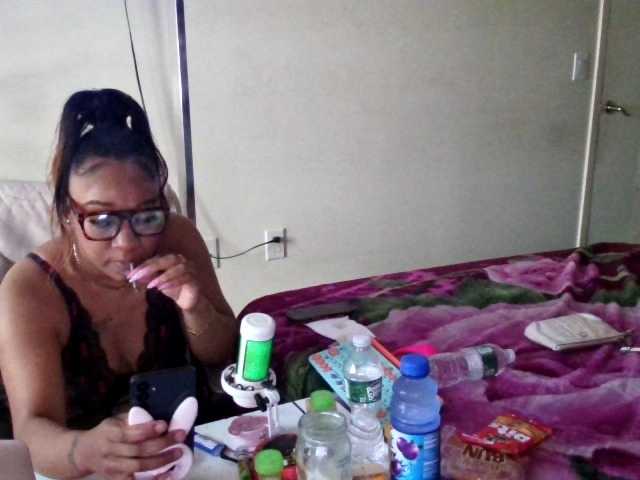 Yasminepretty live cam on BongaCams