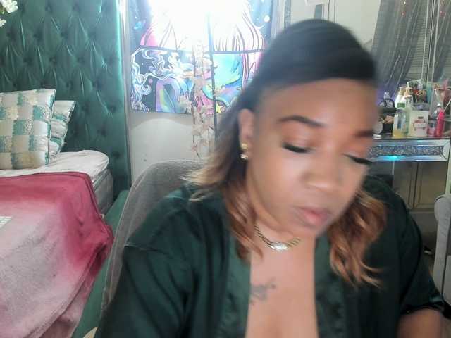 Yasminepretty live cam on BongaCams