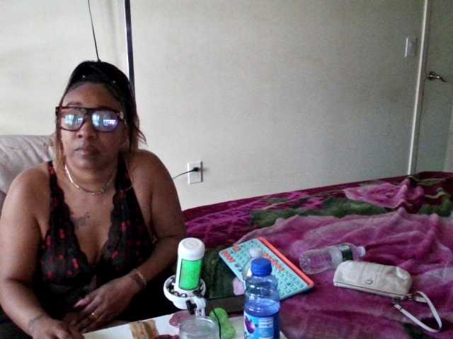 Yasminepretty live cam on BongaCams