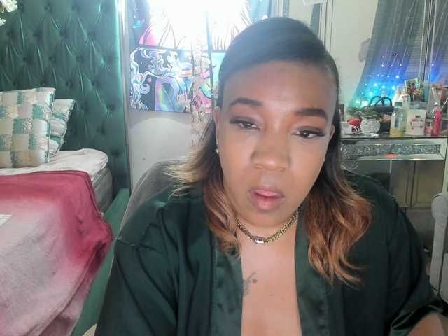 Yasminepretty live cam on BongaCams
