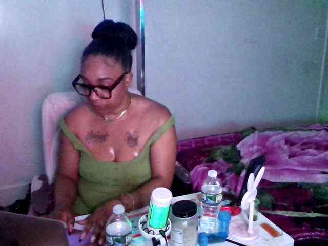 Tinasnoww69 webcam