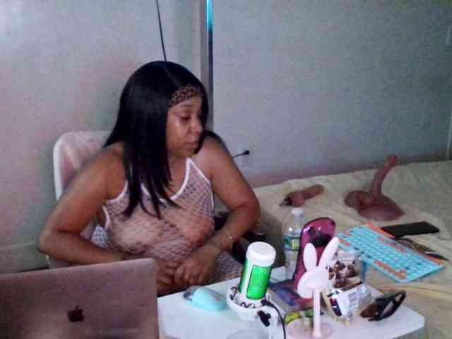 Tinasnoww69 webcam