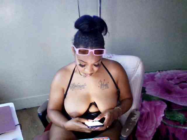 Tinasnoww69 webcam