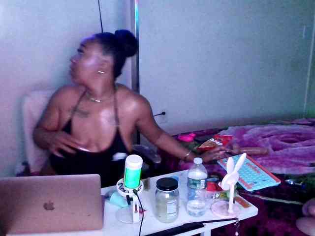 Tinasnoww69 webcam