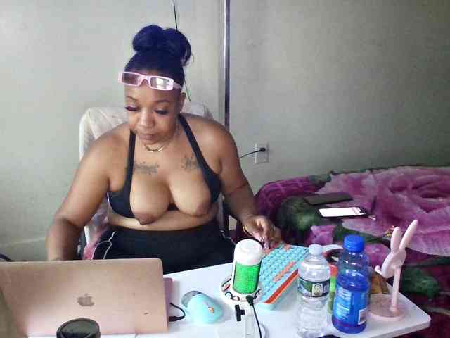 Tinasnoww69 webcam