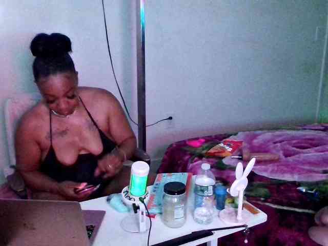 Tinasnoww69 webcam