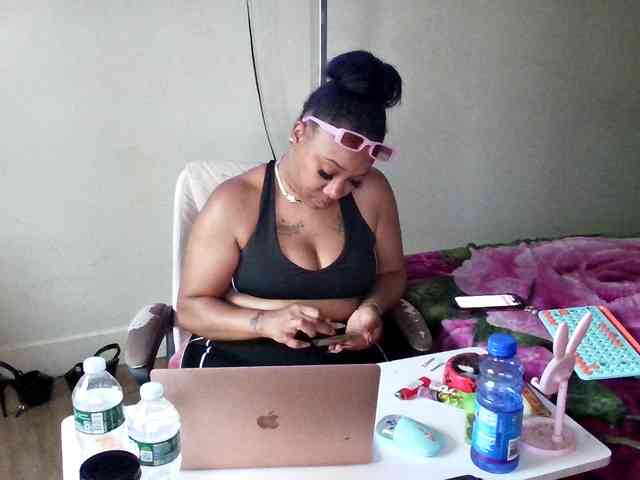 Tinasnoww69 webcam