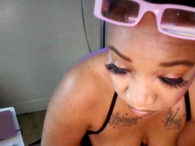 Tinasnoww69 webcam