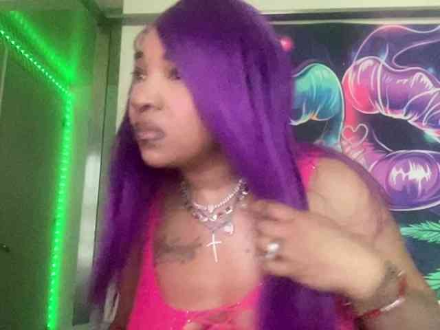 Tinasnoww69 webcam