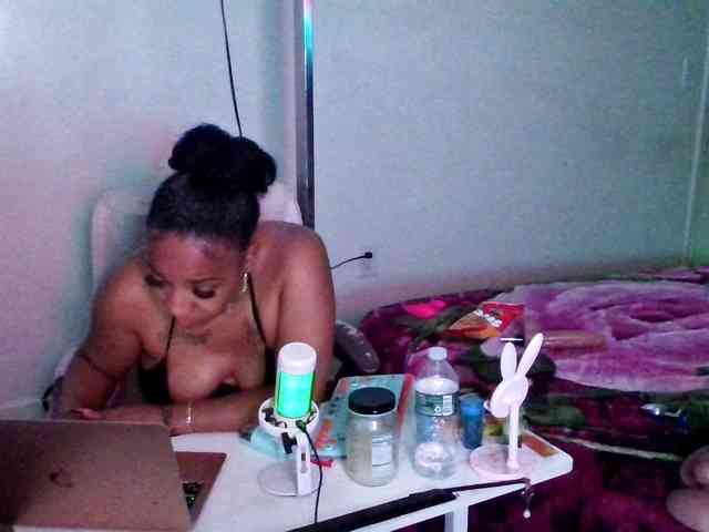 Tinasnoww69 webcam