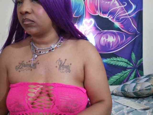 Tinasnoww69 webcam