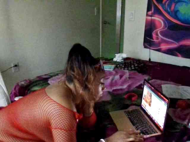 Tinasnoww69 webcam