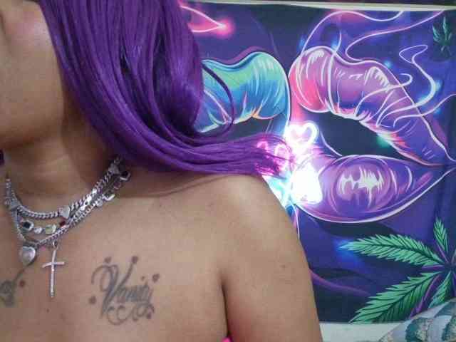Tinasnoww69 webcam
