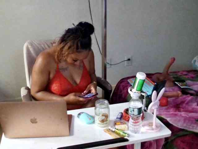 Tinasnoww69 webcam