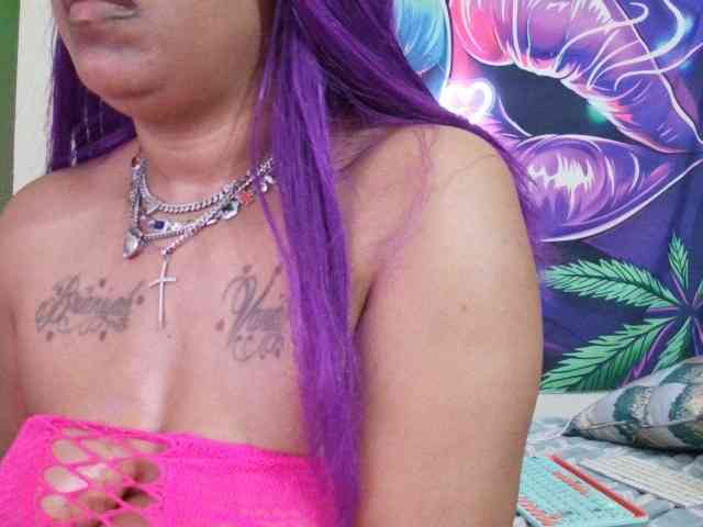 Tinasnoww69 webcam