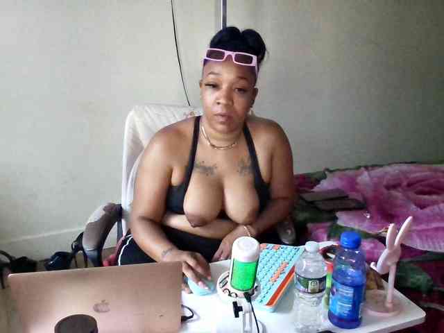 Tinasnoww69 webcam